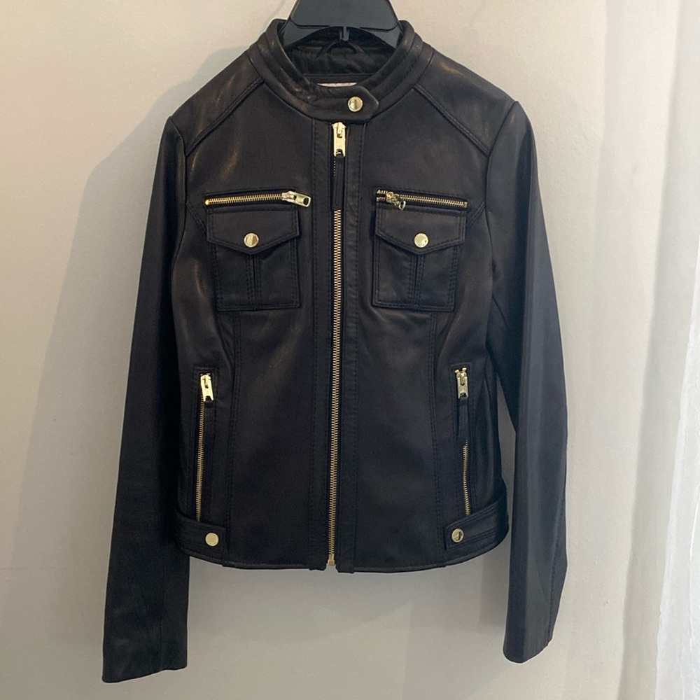 Michael Kohl’s Black 100% Leather Coat with Gold Hardware. Doesn’t fit.